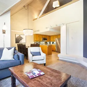 https://powders-edge-by-whiski-jack.hotels-of-whistler.com