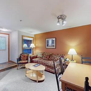 https://resortquest-at-glaciers-reach.hotels-of-whistler.com