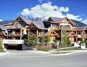 https://resortquest-at-glaciers-reach.hotels-of-whistler.com
